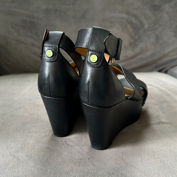 Marc Fisher LTD black platform sandals - Picture 3 of 4